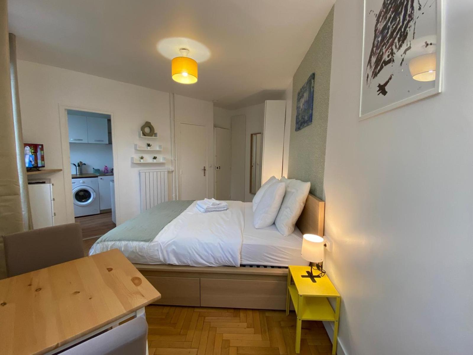 Studio Number 6 Pantin Bagian luar foto